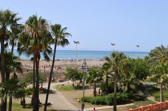 Ein beliebter Strand in Benalmádena: Playa de Torrebermeja
