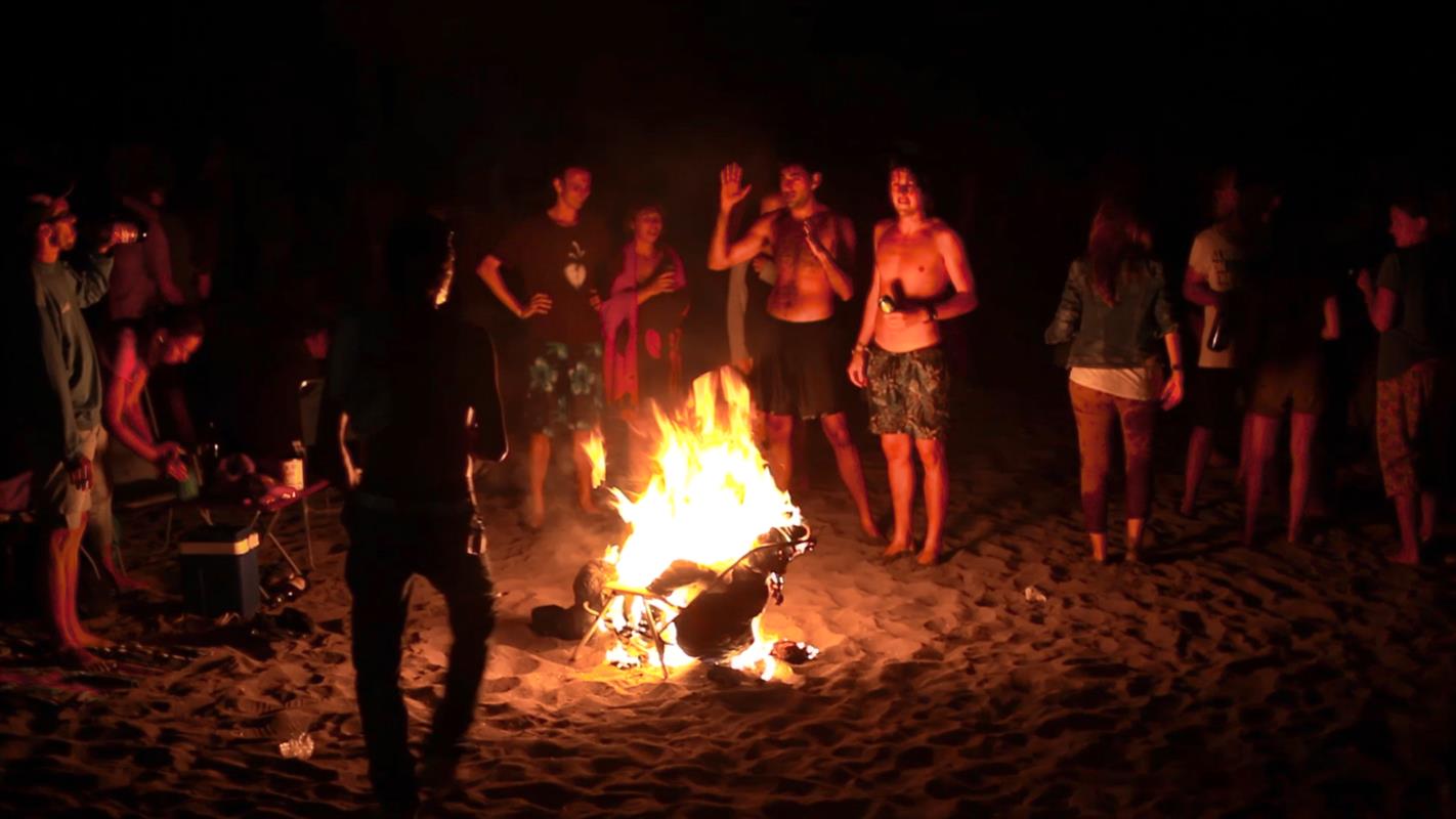 La noche de San Juan celebrada en las playas españolas