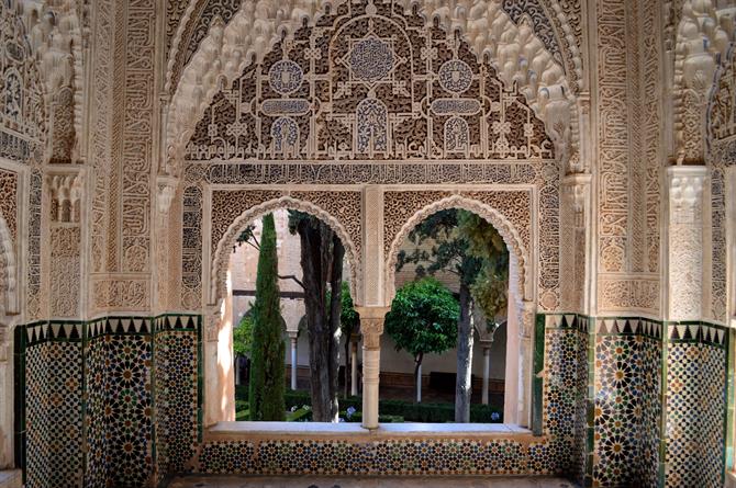 Arkitektur inne på Alhambra