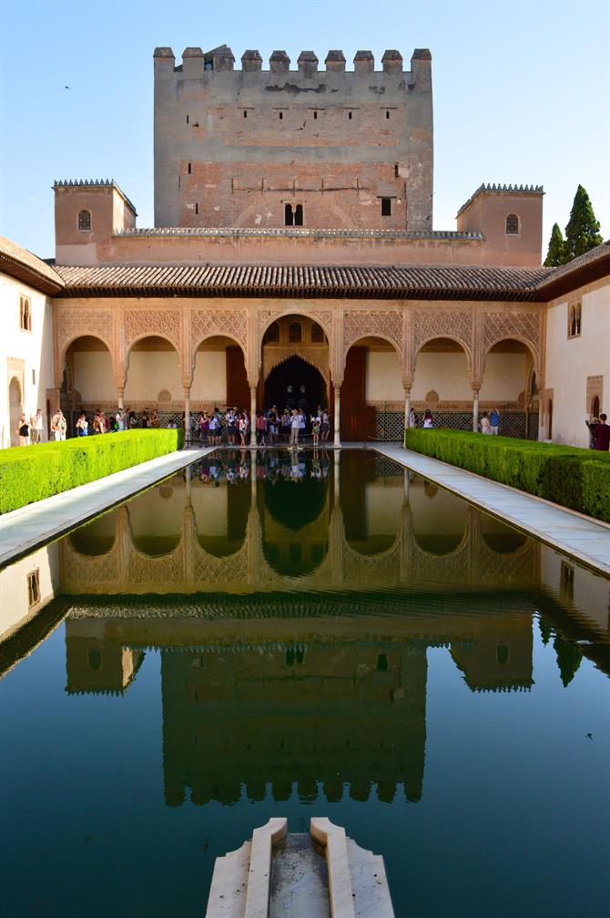 Cour des Myrtes à l'Alhambra - Grenade, Andalousie (Espagne)