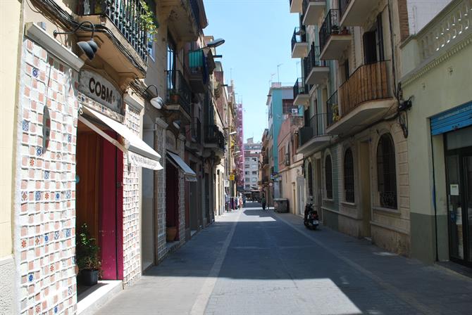 Stille, saubere Straßen durchziehen das Stadtviertel Gràcia (Barcelona)