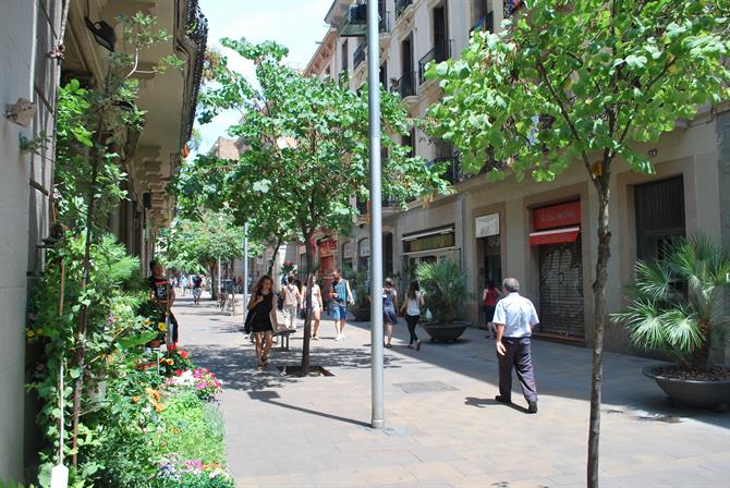 Fußgängerfreundliche Straße in Gràcia