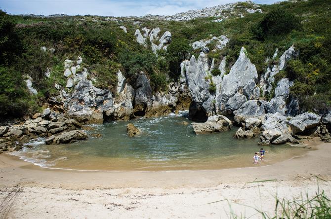 Playa de Gulpiyuri, Les Asturies (Espagne)