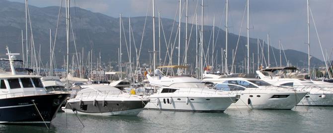 Vues depuis le "Restaurante República" dans le port de plaisance de Denia, Alicante - Costa Blanca (Espagne)