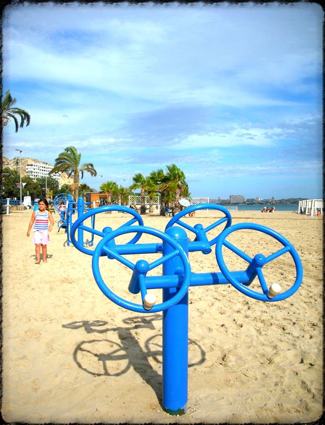 Fitness for free at Playa Postiguet