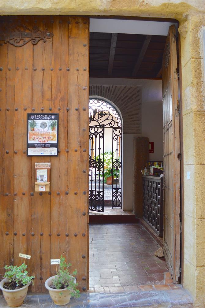 Entrée de la Casa de las Cabezas, Cordoue - Andalousie (Espagne)