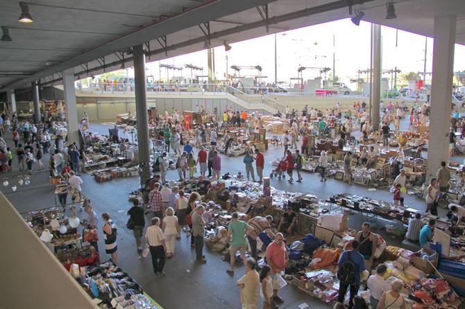 gatuplan på marknaden i Encants Vells