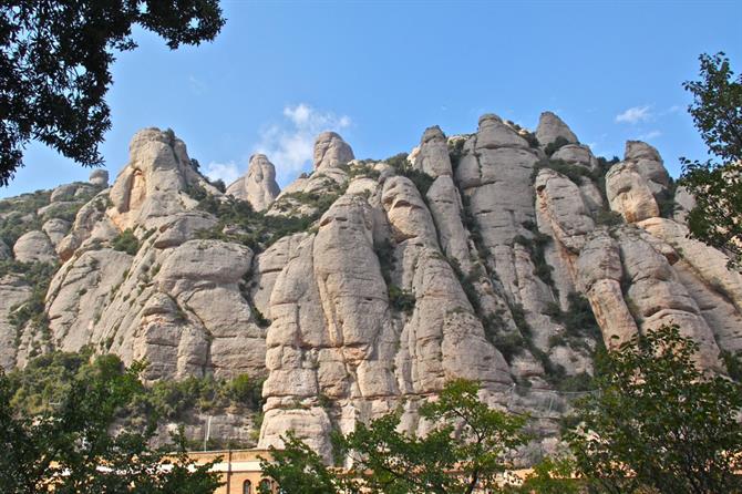 bergen i Montserrat mountains att upptäcka