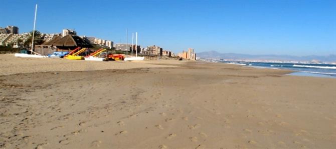 Playa Carabassi beach in Gran Alacant