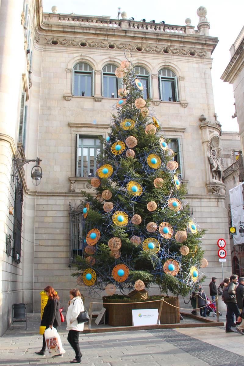 Weekino Spagna Guell Palace di Barcellona Decorazione Natalizia Albero di Natale Ornamento Pendente sospeso Città Viaggi Souvenir Collection Porcellana da 2,85 Pollici 