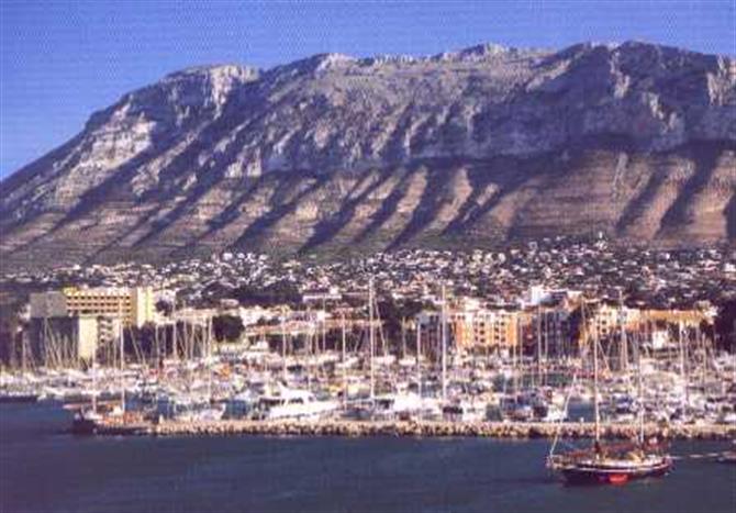 Vista del Montgó desde la marina de Dénia