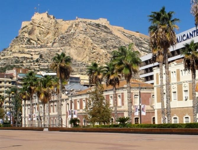 Alicante er en fin strandby å handle i