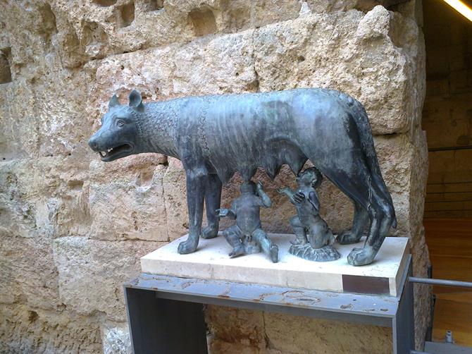 Statue of She-wolf Capitoline, The Museo Arqueológico Nacional de Tarragona