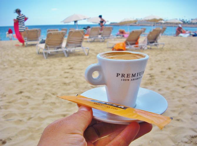 Cafe an der Playa Nova Icaria