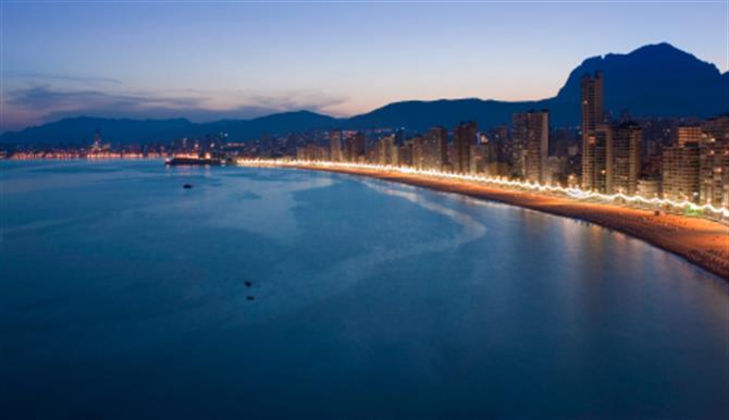 Vue de Benidorm la nuit, Alicante - Costa Blanca (Espagne)