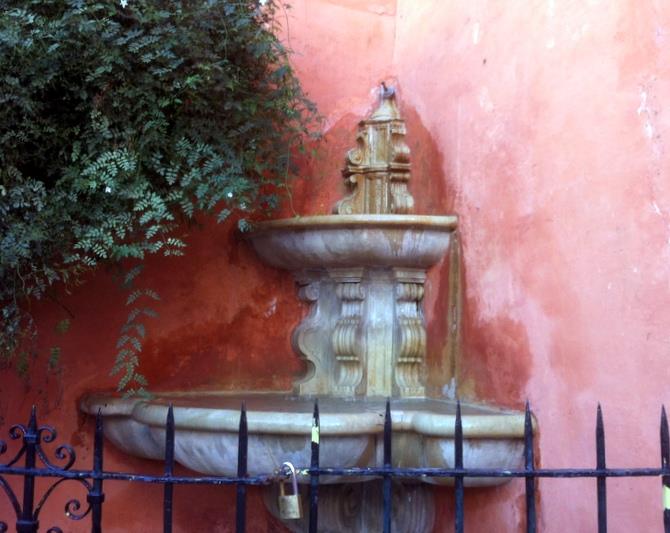 Fountain, Calle Juderia, Sevilla