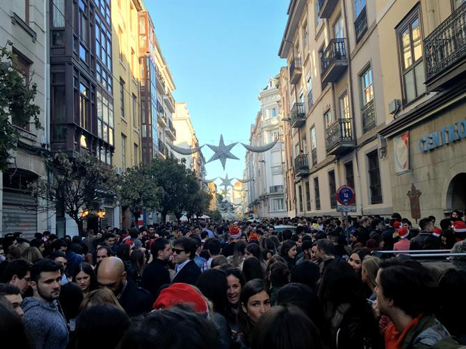 Noël dans la rue Peña Herbosa de Santander, Cantabrie (Espagne)