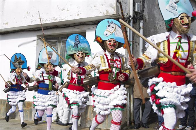Karnawał w Laza - peliqueiros
