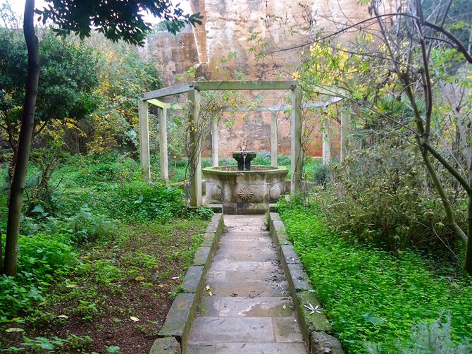 Il giardino medievale, Lithica