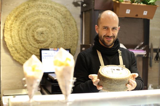 La Chesseria, Mercado de la Merced de Malaga - Costa del Sol (Espagne)