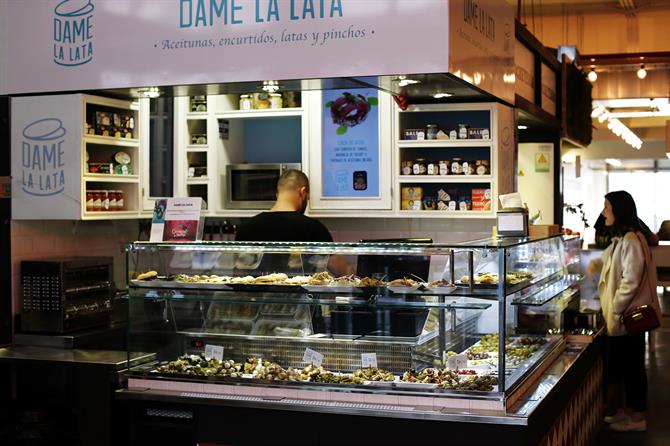 Dame la Lata, Mercado de la Merced de Malaga - Costa del Sol (Espagne)