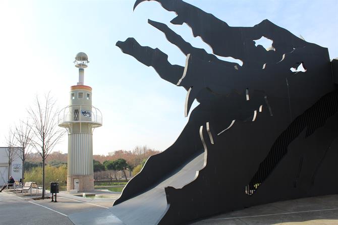 The Big Iron Dragon in the Parque de la España Industrial
