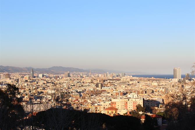 Vistas a la ciudad de Barcelona desde la azotea del Museo Nacional de Arte de Cataluña