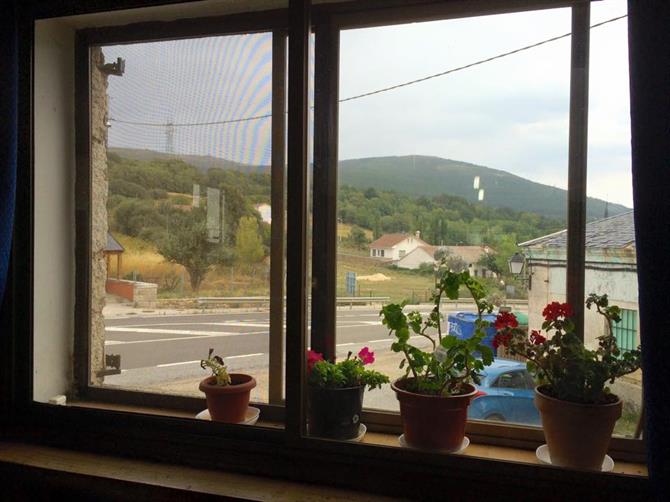 Somosierra, widok na przełęcz z okna restauracji