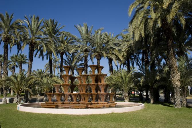Elche - palms and waterfall