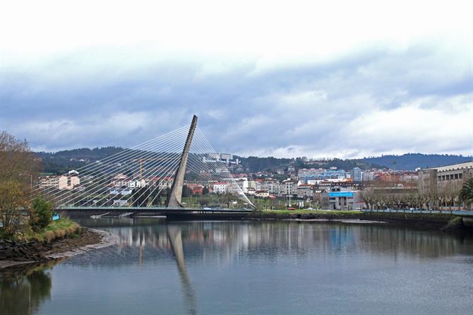Puente sobre el río Lérez