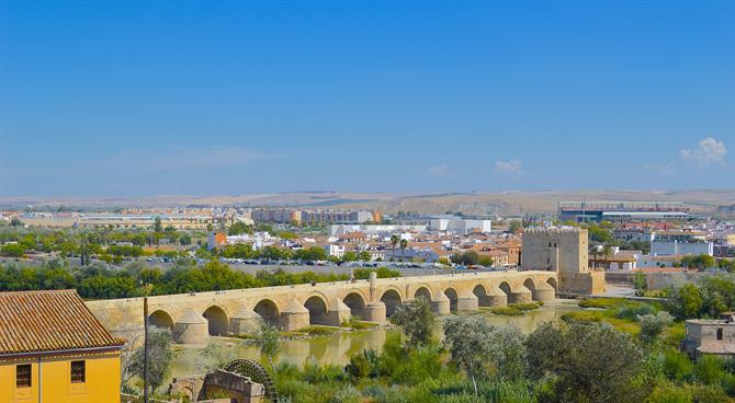 Vista del Puente Romano desde el Alcázar