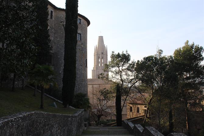 Gärten entlang der Mauern von Girona