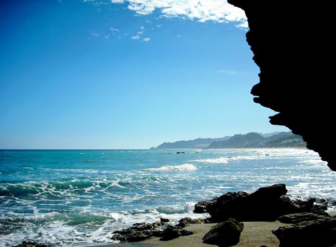 Utsikten fra grotto ved Playa Cueva del Lobo, Mojácar, Almeria