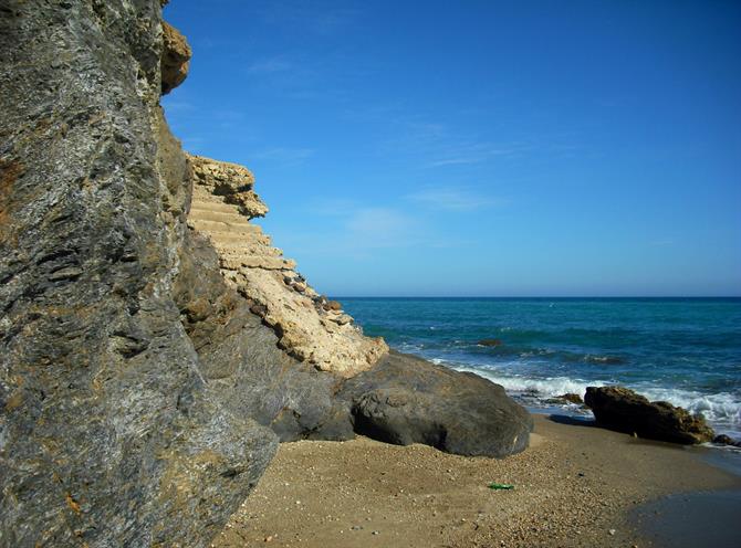 Steintreppe zur Playa Cueva del Lobo, Mojacar, Almeria