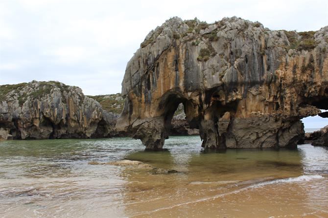 Die Playa 'Cuevas de Mar'