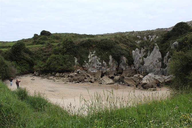 Die geheimnisvolle Playa de Gulpiyuri