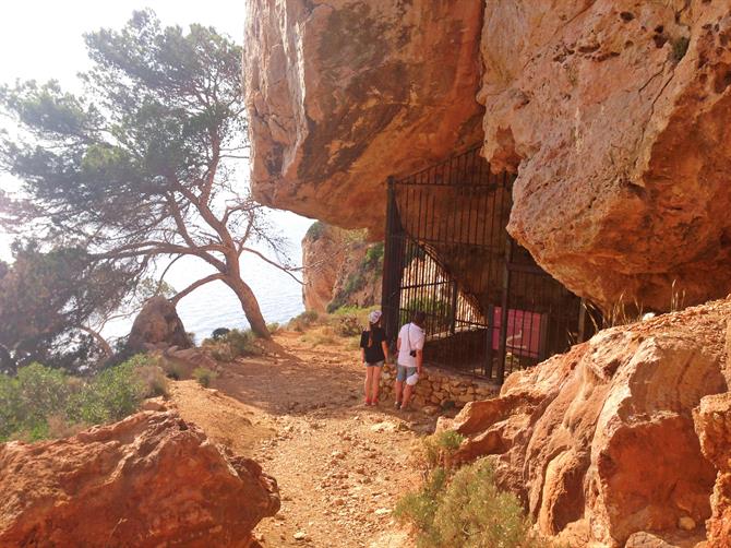  Cueva Ses Fontanelles, Ibiza