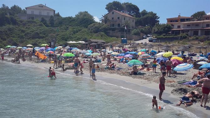 Platja de Sant Pere är en liten och mysig strand