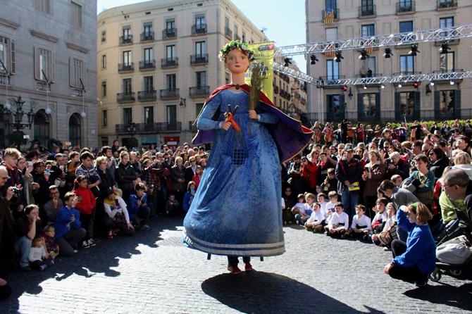Laila, die tanzende Riesenfigur - Barcelona