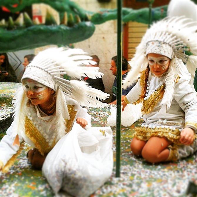 Også barna feirer karneval i Sitges
