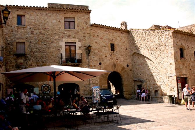 Plaça Major, der Hauptplatz von Pals, Costa Brava