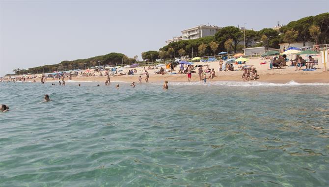 S' Abanell, der längste Sandstrand der Costa Brava in Blanes