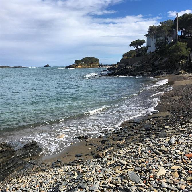 Playa de Es Llané à Cadaqués, Costa Brava - Catalogne (Espagne)