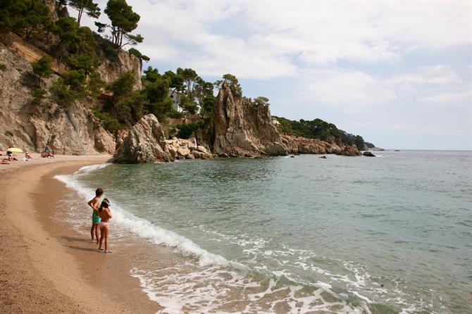 Praia de El Golfet em Calella de Palafrugell