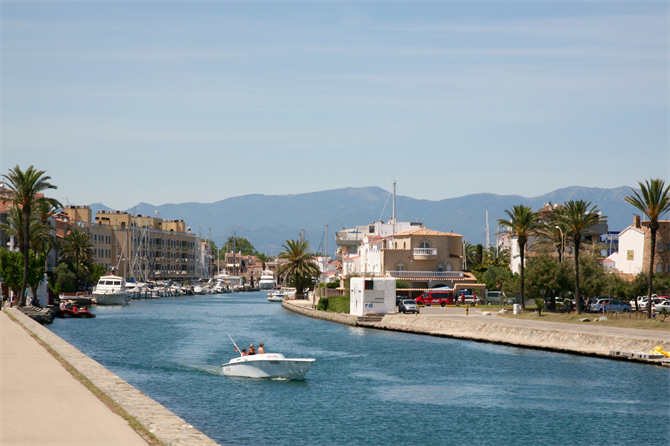 Canaux d'Empuriabrava, Costa Brava - Catalogne (Espagne)