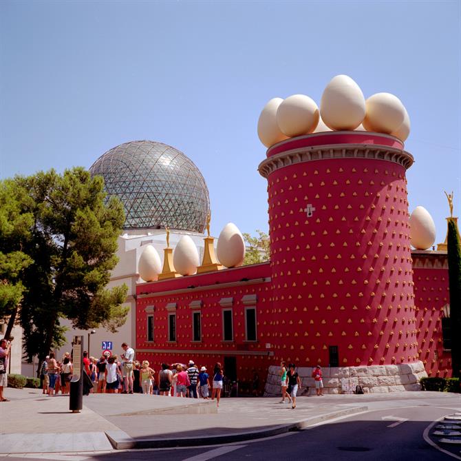 Teatro-Museo Dalí i Figueres på Costa Brava