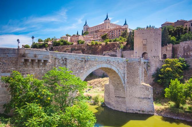 Toledo - Alcazar och bron San Martin