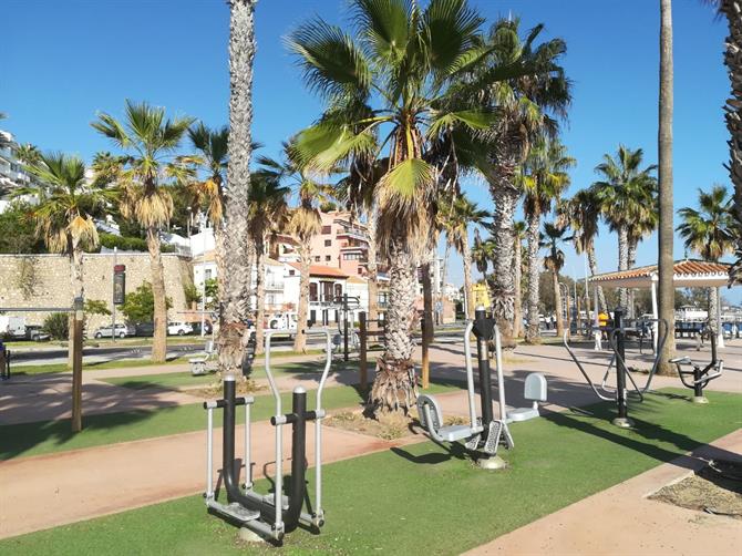 Gymnase sur la plage à El Morlaco, Malaga - Costa del Sol (Espagne)