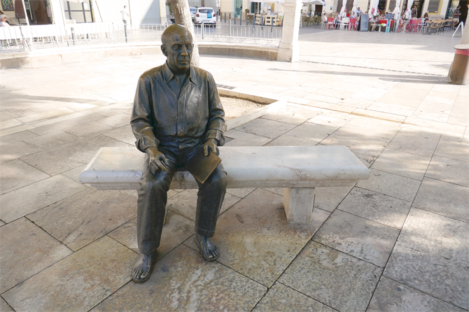 Statue en bronze de Picasso sur la Plaza de la Merced, Malaga - Costa del Sol (Espagne)