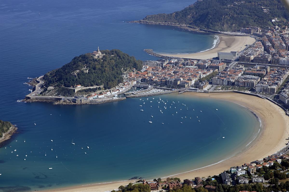 The beach of La Concha in San Sebastián: a beach you must see!